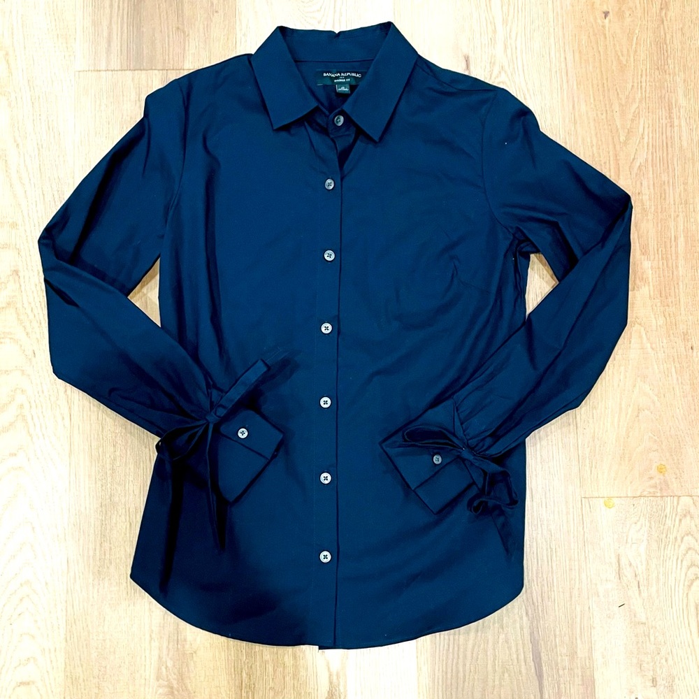 Banana Republic Navy Collared Button Up Dress Shirt / Blouse w/Tied Bow Sleeves